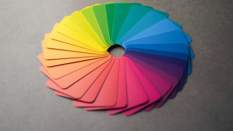 texte-blanc-sur-fond-couleur-lisibilite-photo Texte blanc ou noir sur un fond coloré : comment choisir pour rester lisible